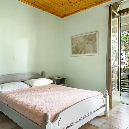 Old Boat Double 9 アパート